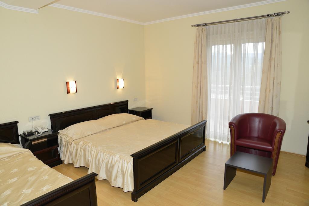 Hotel Venezia Imotski Exterior photo